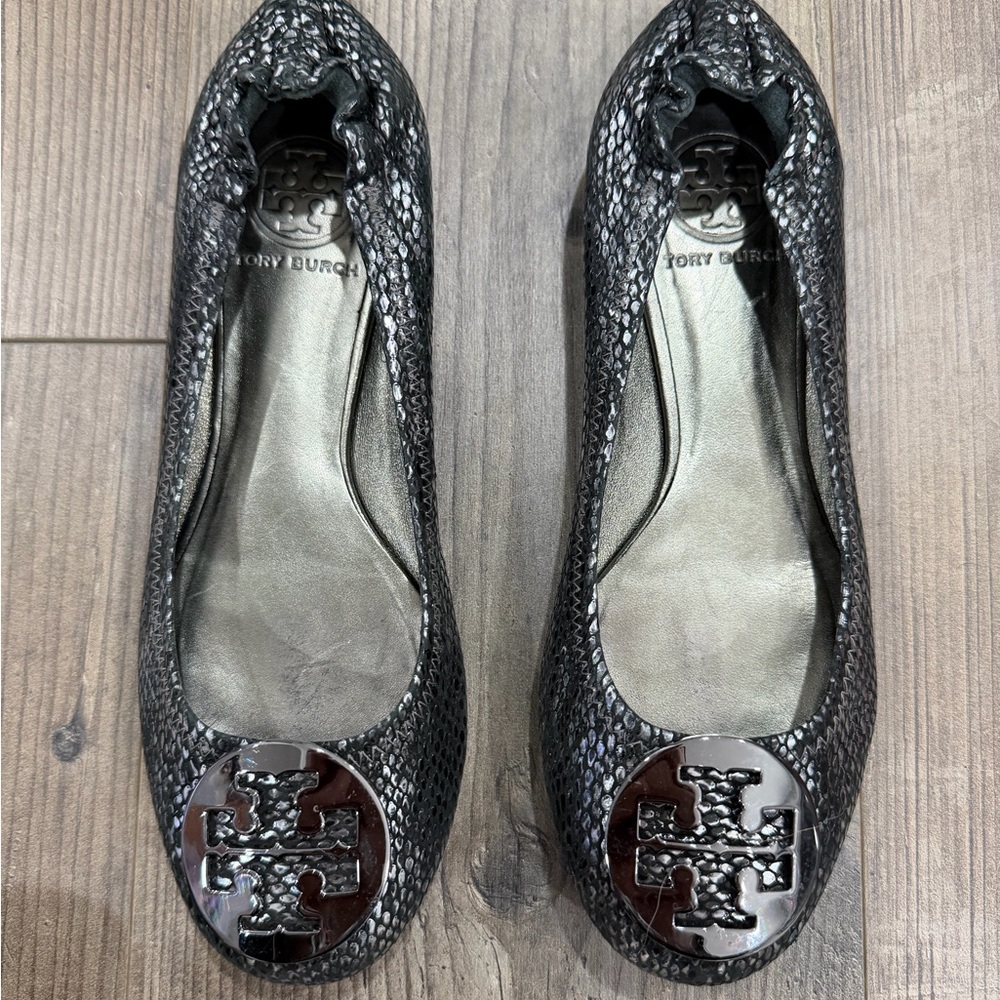 Tory Burch Black Snakeskin-Effect Reva Logo Ballet Flats